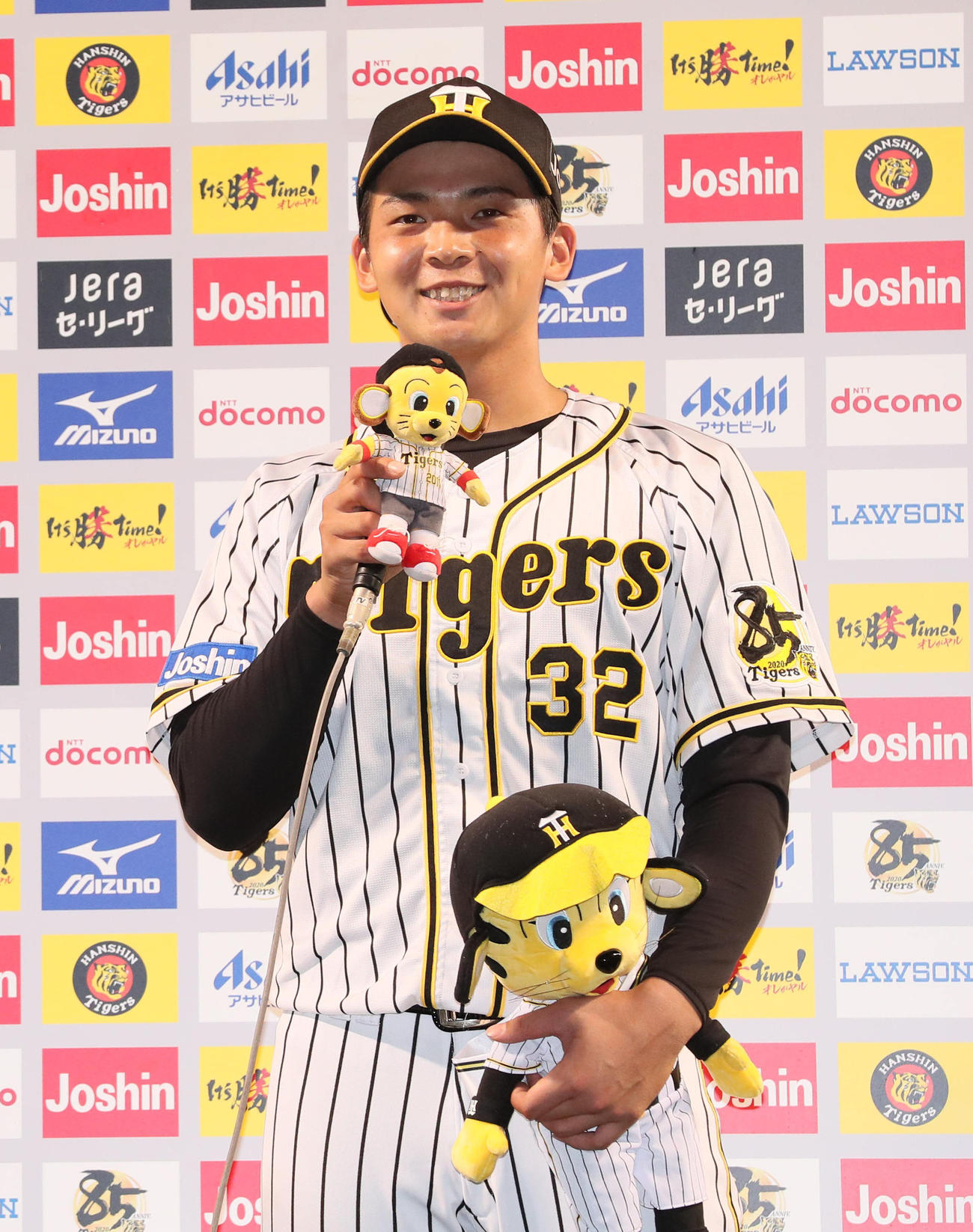 ヒーローインタビューを受ける井上（代表撮影）