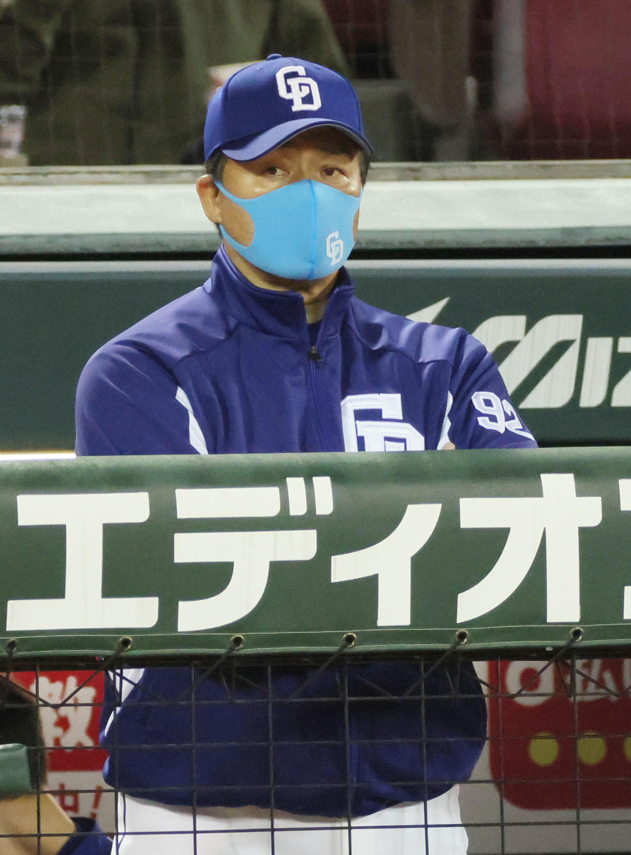 広島対中日　8回表中日、ベンチの与田監督（撮影・加藤孝規）