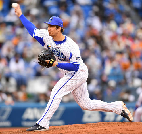 DeNA対巨人　6回表から登板したDeNA国吉（撮影・横山健太）