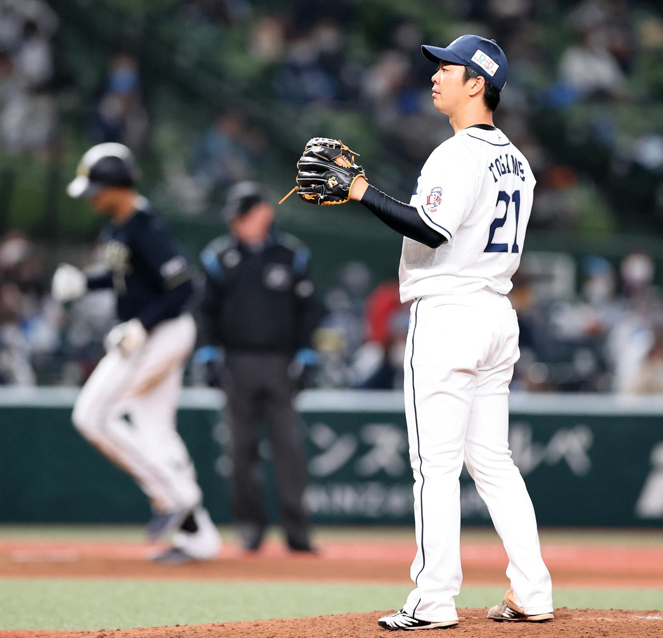 西武対オリックス　6回表オリックス1死一塁、モヤに2点本塁打を許し悔しそうな十亀（撮影・浅見桂子）