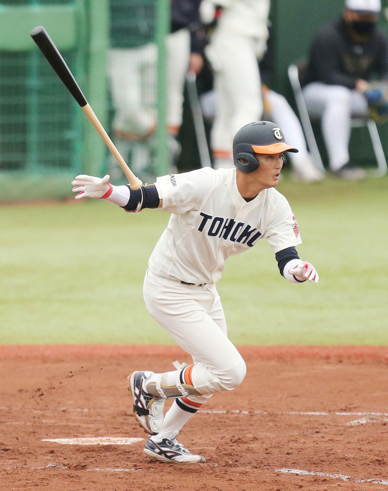 東北福祉大対仙台大　7回表東北福祉大2死二塁、右前適時打を放つ元山（撮影・野上伸悟）