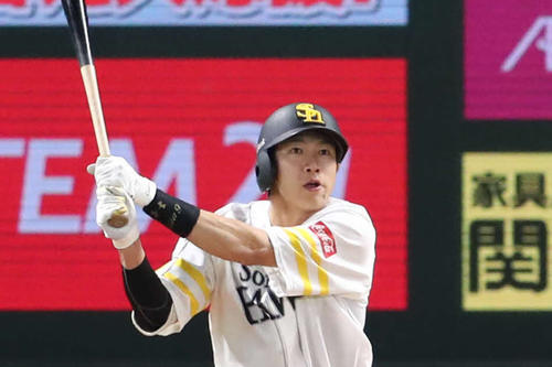 柳田は楽天戦で中越えに先制本塁打を放つ（2020年7月12日）