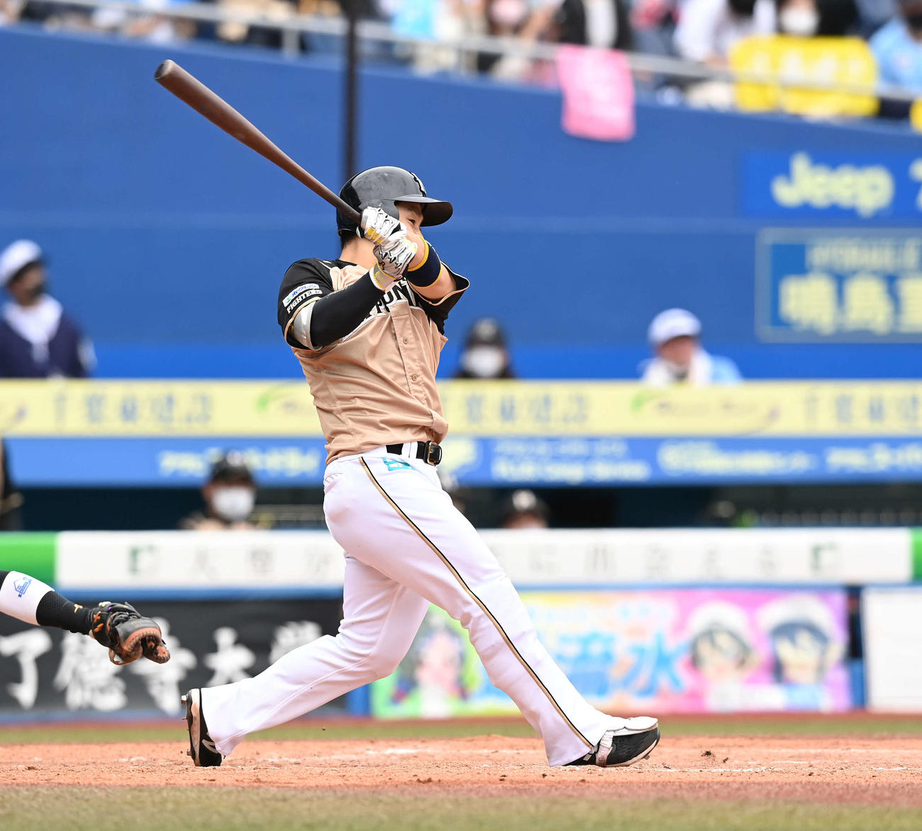 ロッテ対日本ハム　5回表日本ハム1死満塁、右2点適時打を放つ近藤（撮影・鈴木みどり）