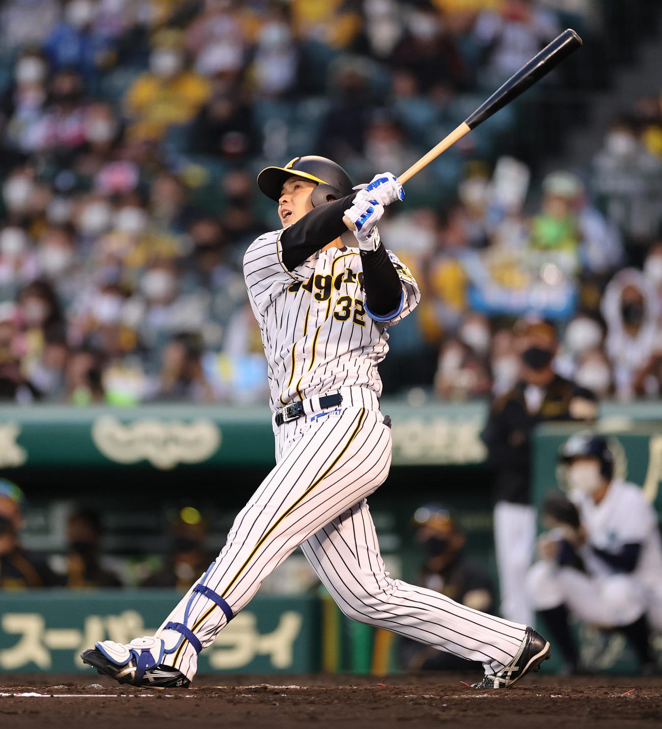 阪神対ヤクルト　7回裏阪神2死一塁、代打で出場し左飛に倒れる井上広大（撮影・清水貴仁）