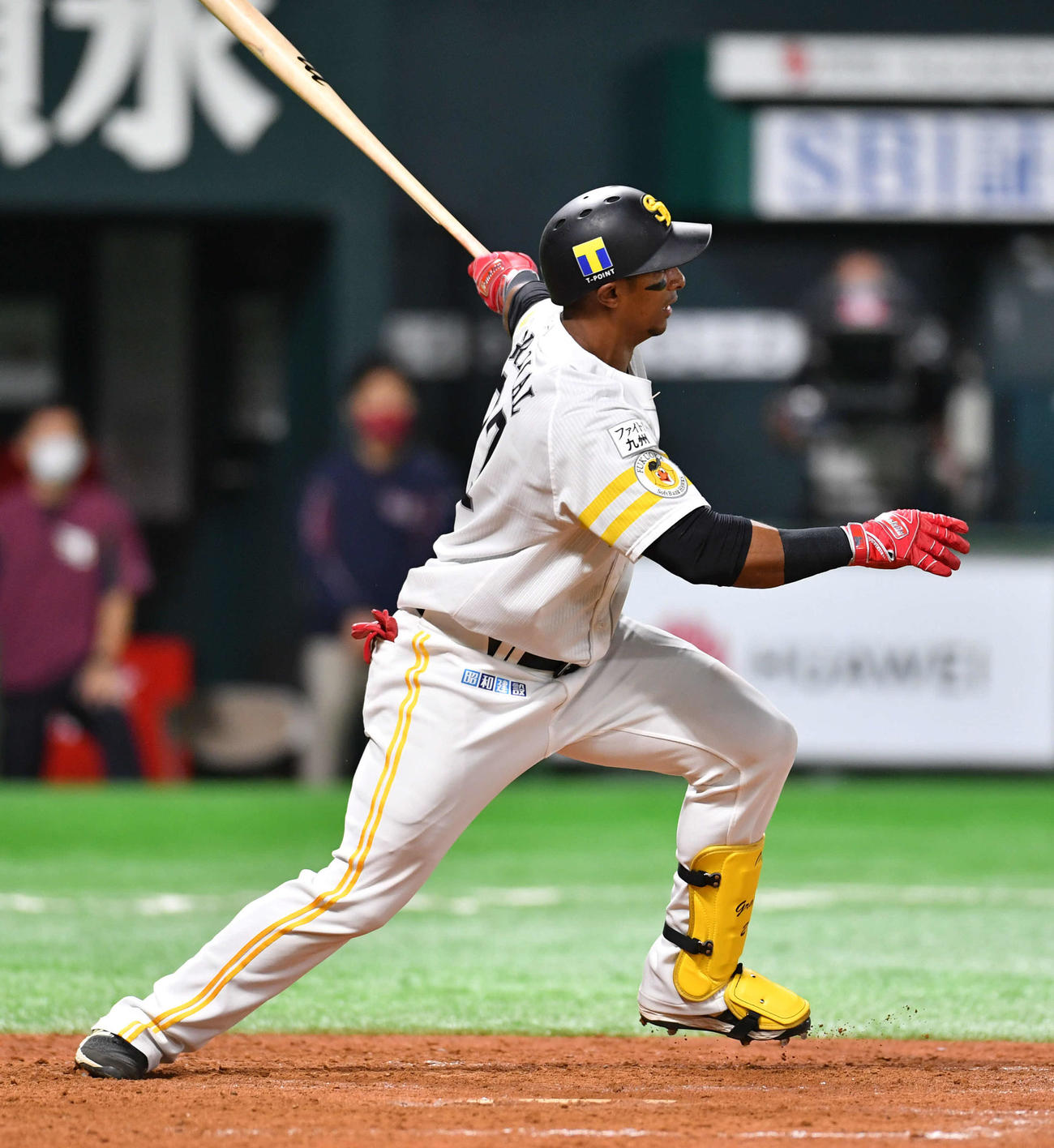 ソフトバンク対楽天24回戦　5回裏ソフトバンク1死三塁、ジュリスベル・グラシアルは左前へ同点適時打を放つ（撮影・岩下翔太）