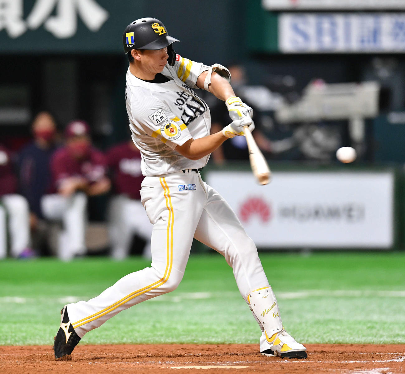 ソフトバンク対楽天　8回裏ソフトバンク2死一、二塁、真砂は左越え3点本塁打を放つ（撮影・岩下翔太）