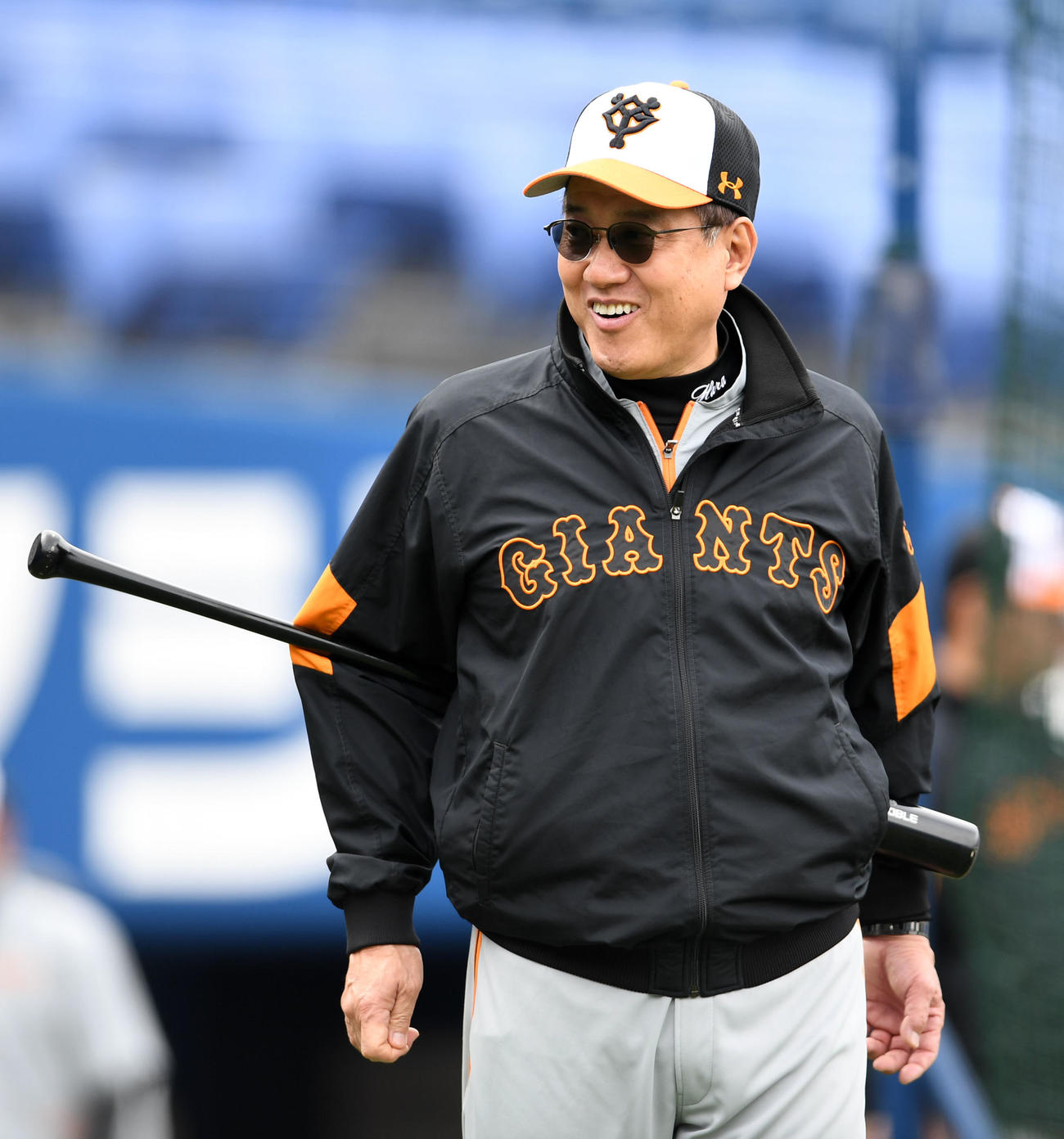 DeNA対巨人　試合前、笑顔を見せる巨人原監督（撮影・横山健太）