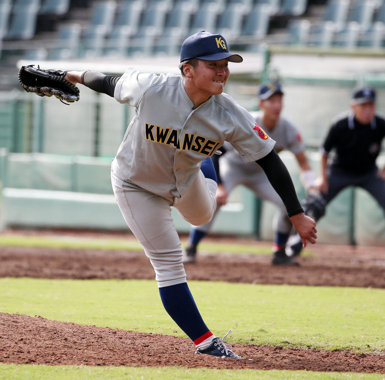 京大戦に登板する関学大・石丸（撮影・加藤哉）