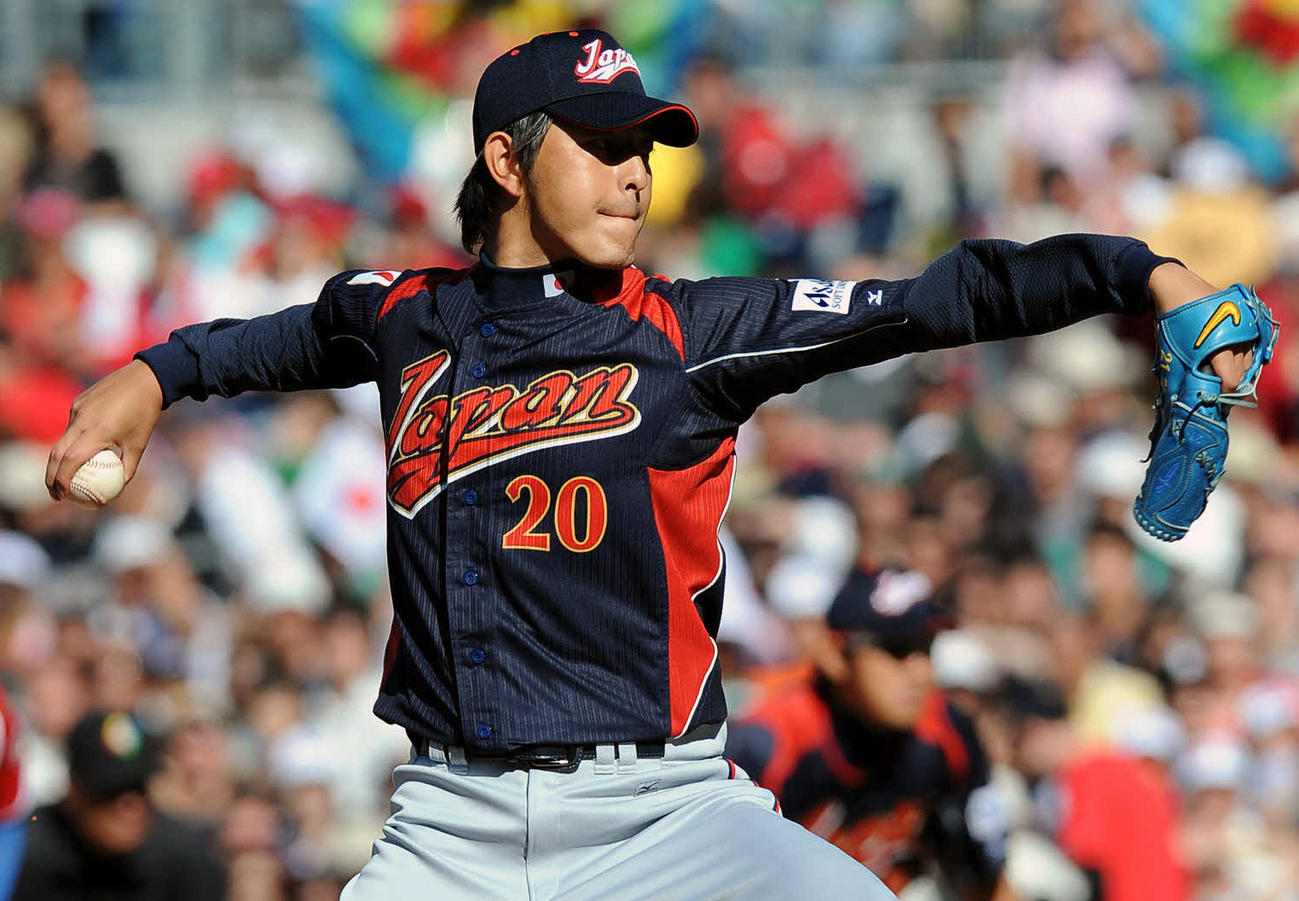 WBC第2ラウンド　キューバ対日本　2番手で登板し、好投する日本岩隈久志（2009年3月18日撮影）