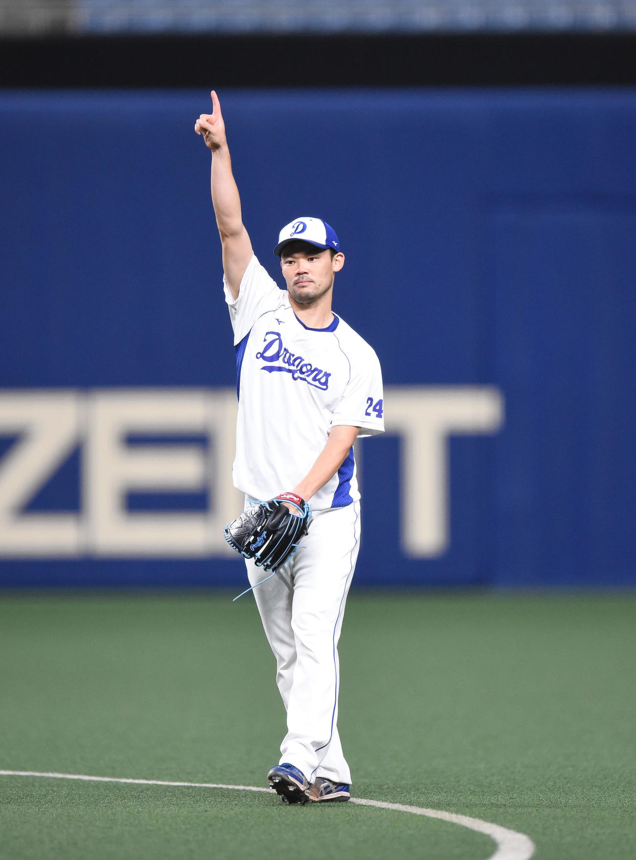 キャッチボールをする福谷浩司（撮影・森本幸一）