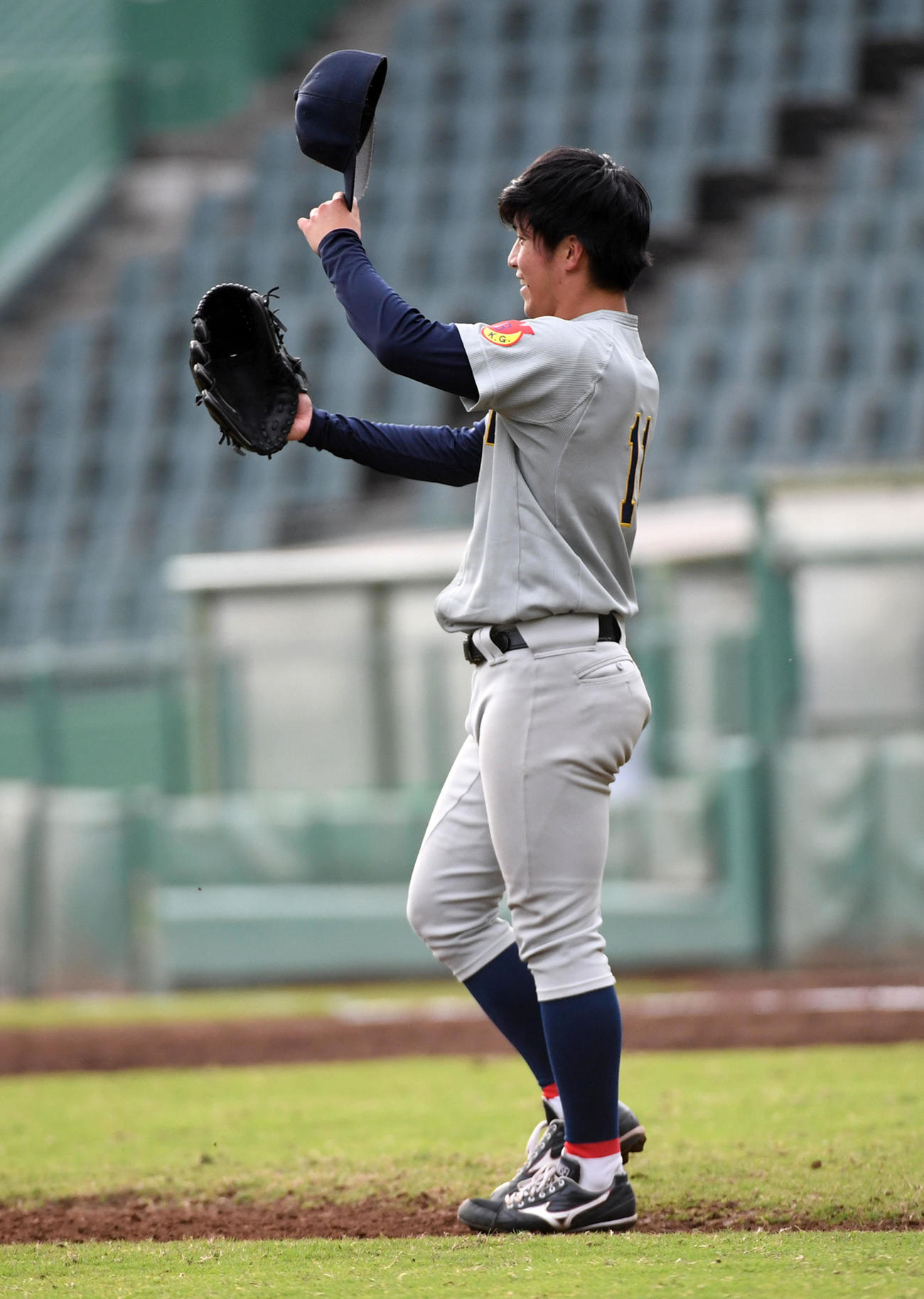 京大対関学大　京大を完封、喜ぶ関学大・黒原（撮影・前岡正明）