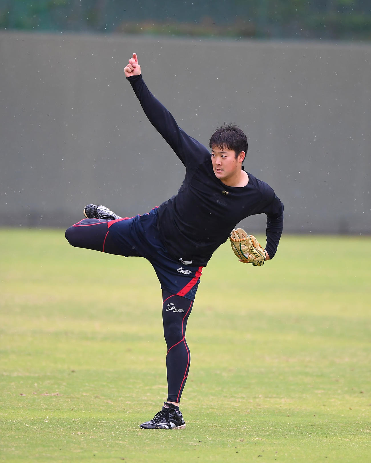 キャッチボールをする斎藤（代表撮影）