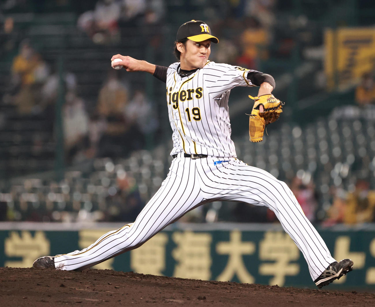 阪神対ヤクルト　7回表ヤクルト2死、松本友に対し自己最速の162キロを投げ込んだ藤浪（撮影・清水貴仁）