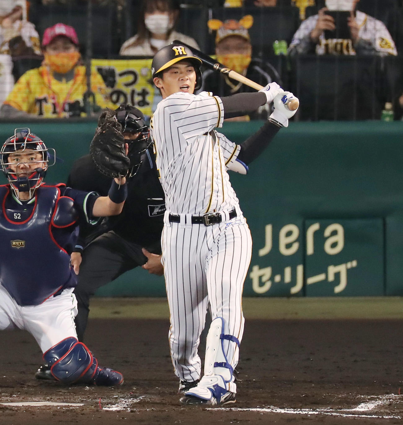 7回裏阪神2死、空振り三振に倒れる井上（撮影・前田充）
