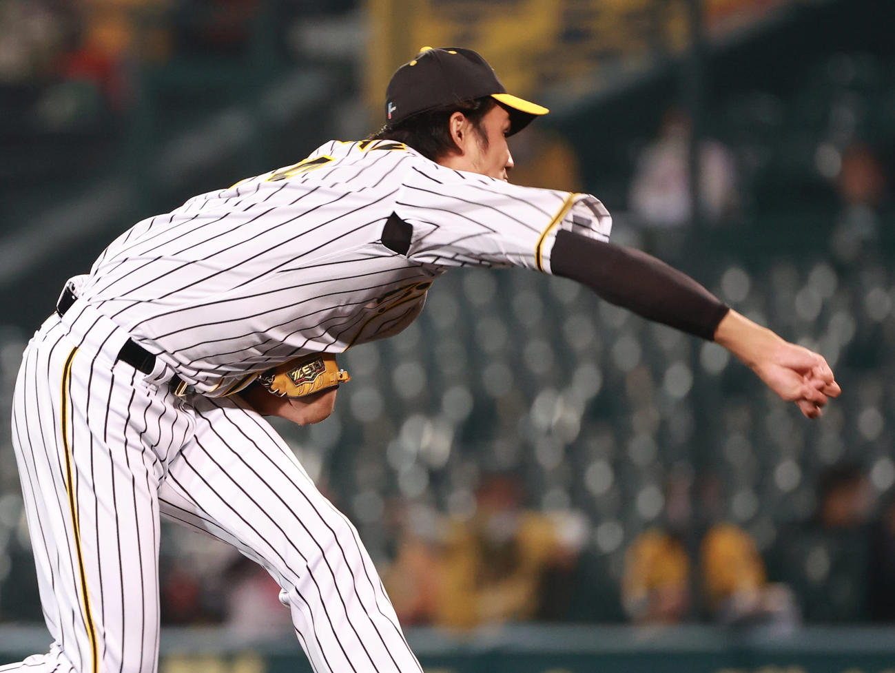 阪神対ヤクルト　7回表ヤクルト2死、松本友相手に球速162キロを記録する藤浪晋太郎（撮影・清水貴仁）