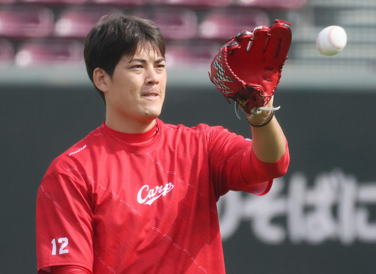 キャッチボールをする九里亜蓮（2020年10月19日撮影）