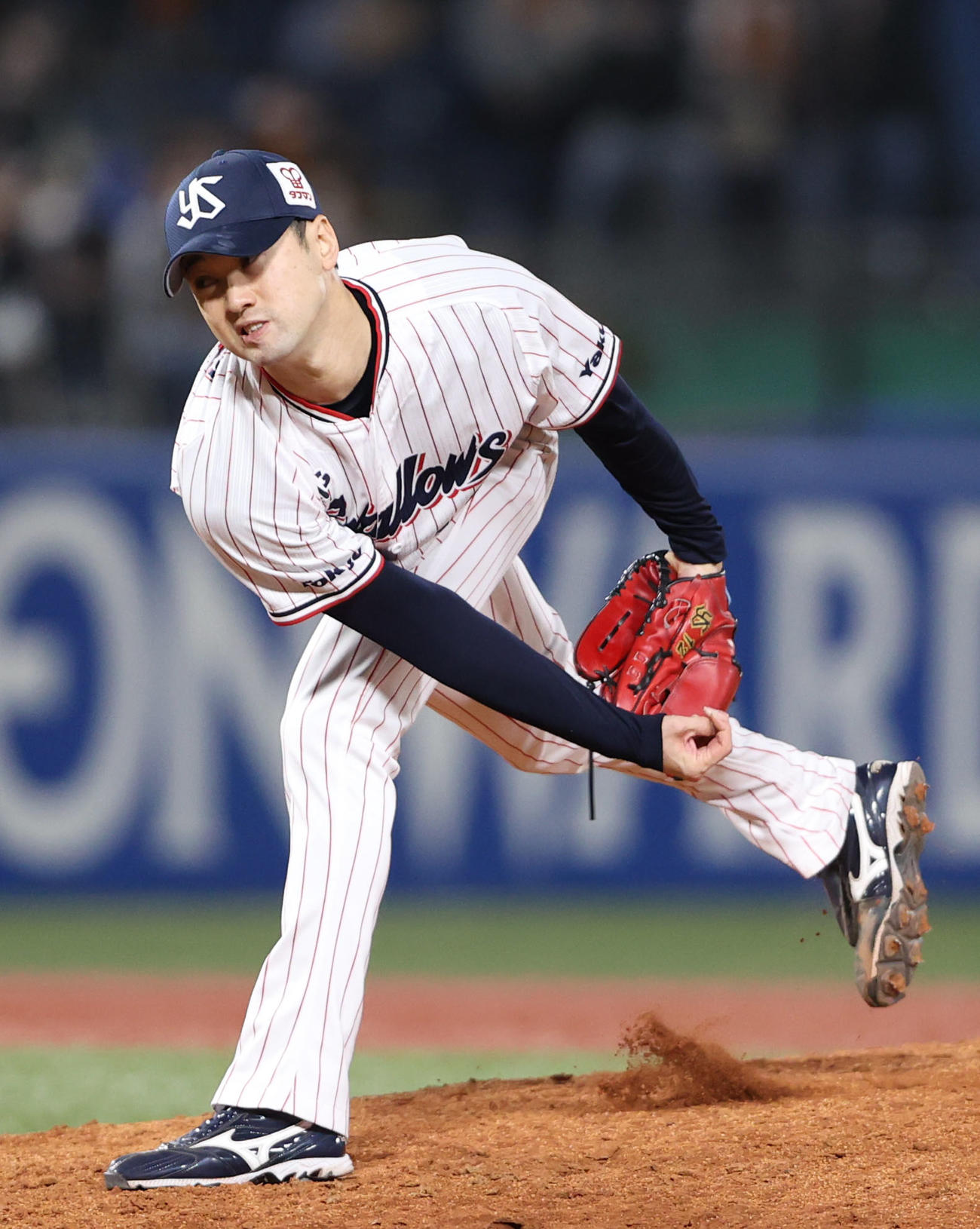 ヤクルト対巨人　9回表から登板する石山（撮影・狩俣裕三）