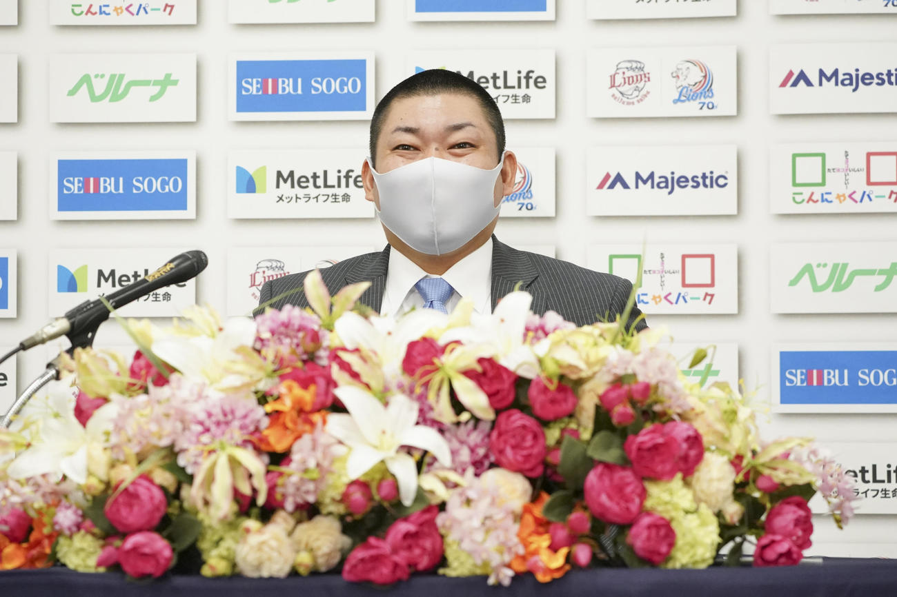 引退会見を行った西武高橋朋（球団提供）