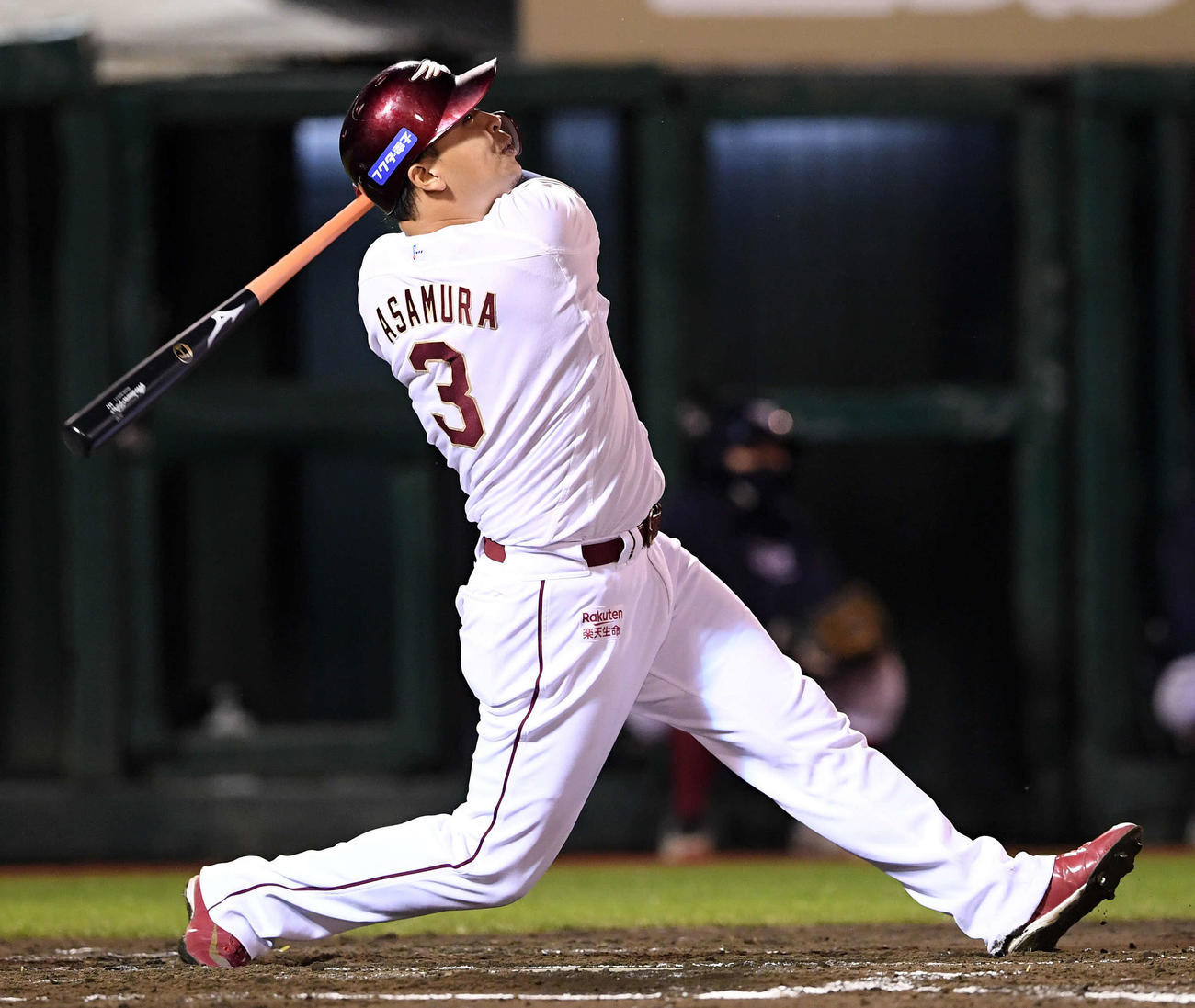 楽天対オリックス　6回裏楽天2死一、三塁、浅村は右翼に逆転の2点適時二塁打を放つ（撮影・滝沢徹郎）