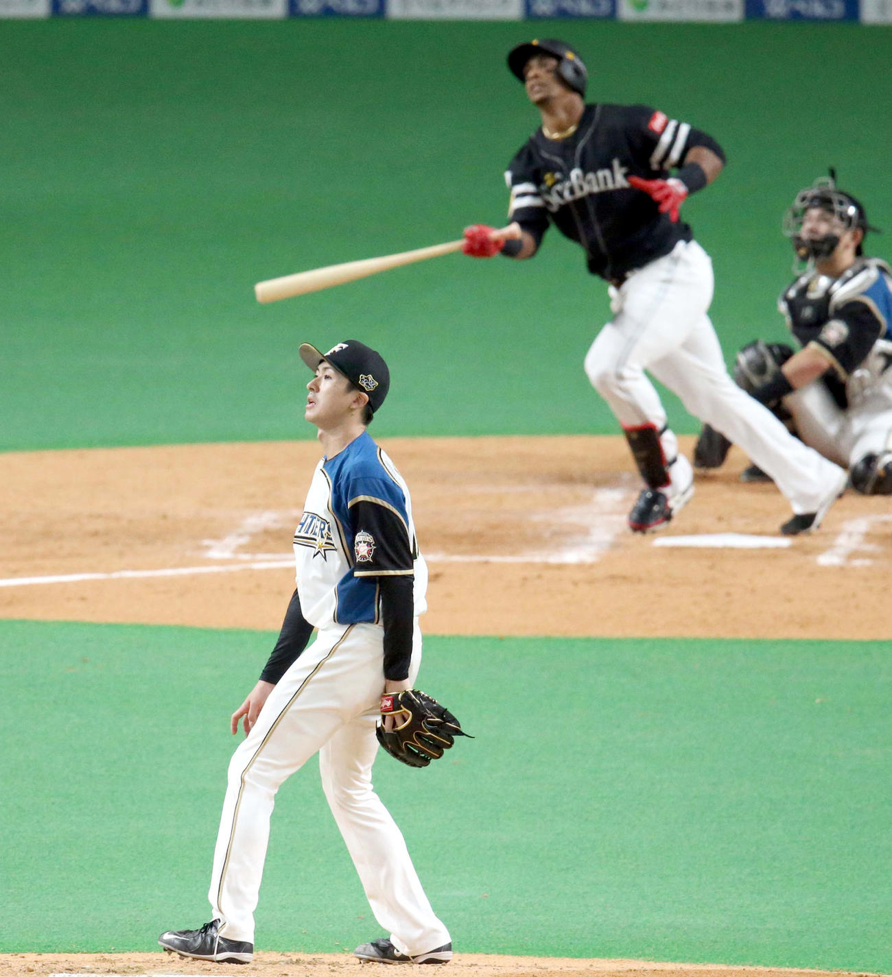 3回表ソフトバンク2死一、三塁、グラシアルに先制となる適時二塁打を打たれる日本ハム上沢（撮影・佐藤翔太）