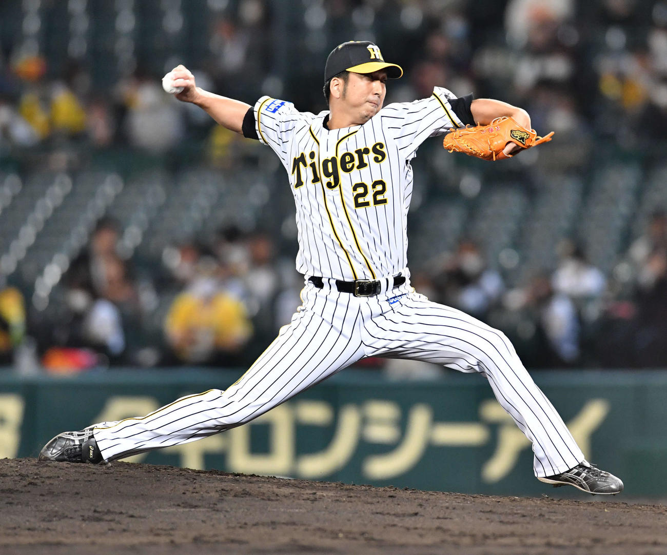 阪神対広島　6回表、阪神3番手として登板した藤川（撮影・岩下翔太）