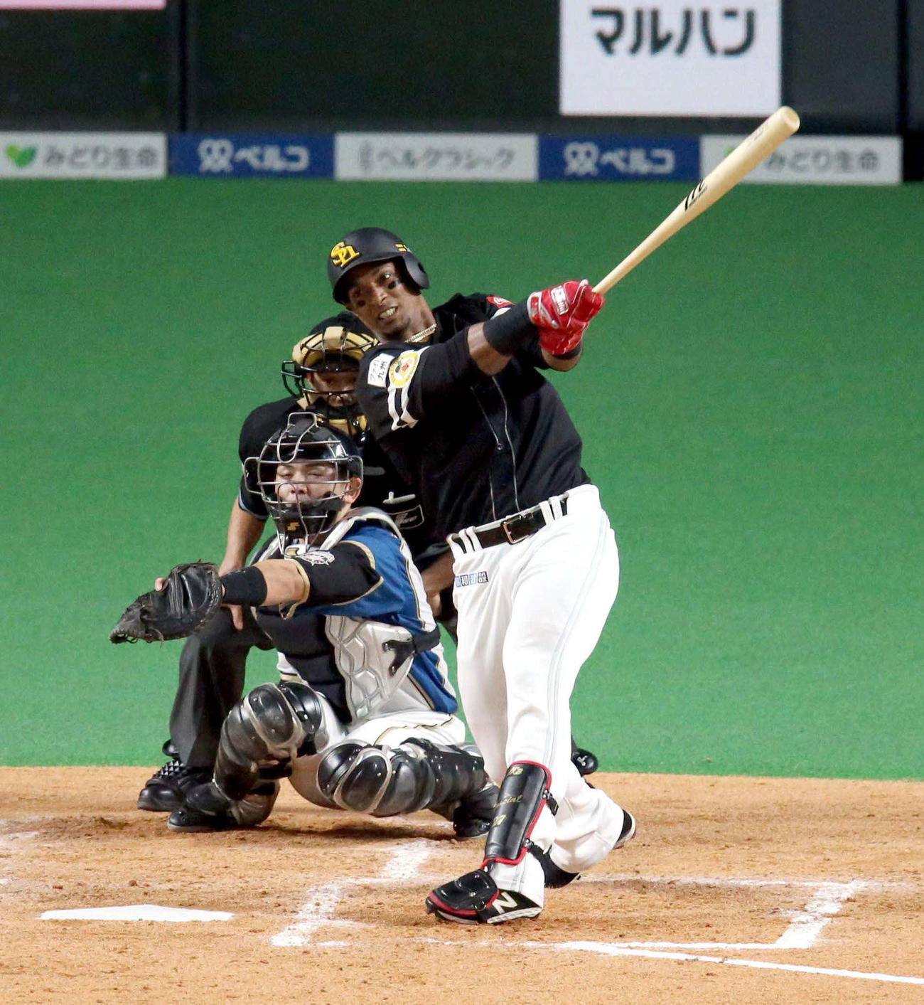 日本ハム対ソフトバンク　3回表ソフトバンク2死一、三塁、グラシアルは先制となる2点適時二塁打を放つ（撮影・佐藤翔太）