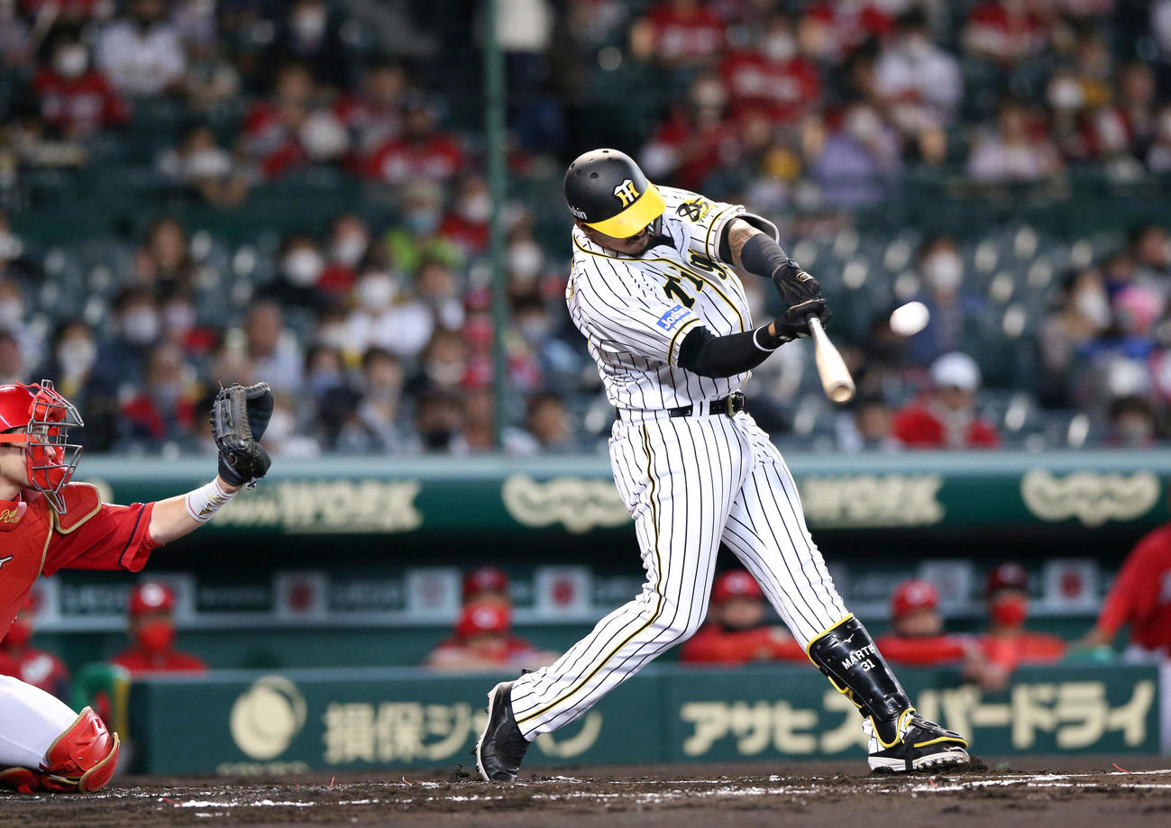 マルテは左中間越え2点本塁打を放つ（撮影・上山淳一）