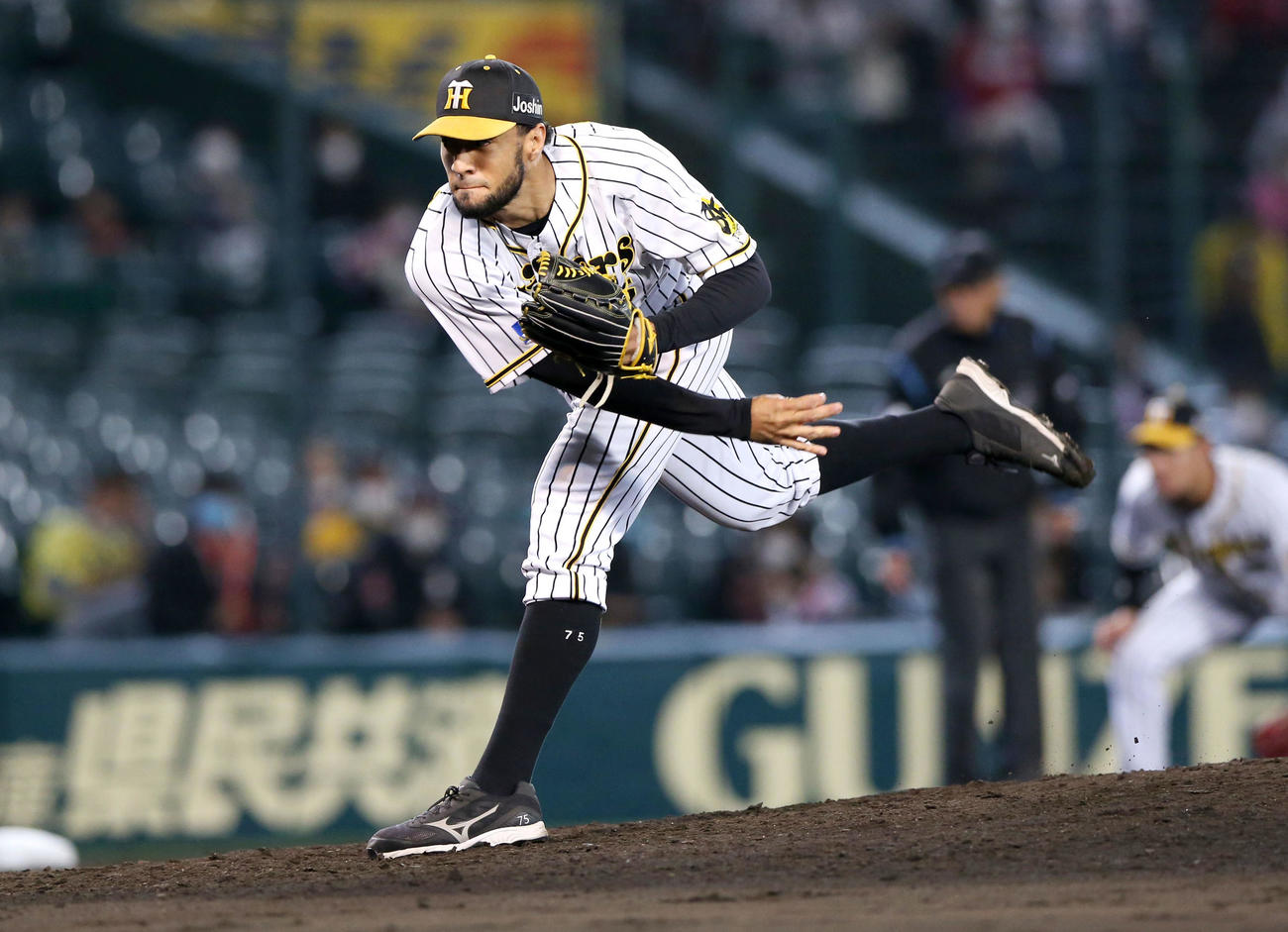 9回、阪神5番手で登板のスアレス（撮影・上山淳一）