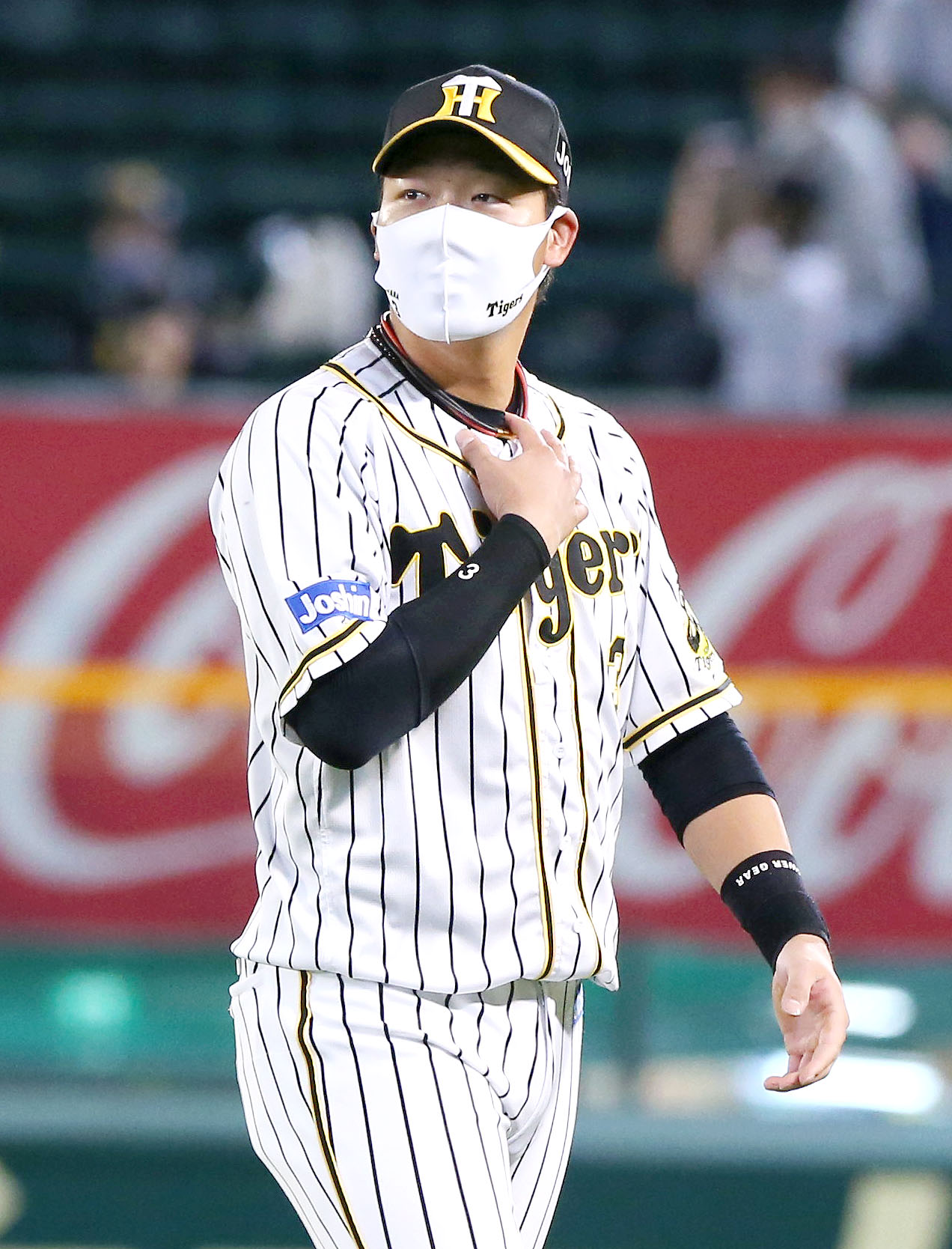 阪神対広島22回戦　試合を前に準備する大山悠輔（撮影・上山淳一）