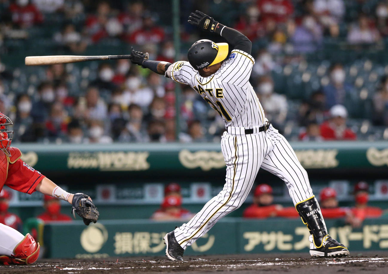 阪神対広島22回戦　1回裏阪神1死一塁、ジェフリー・マルテは左中間越え2点本塁打を放つ（撮影・上山淳一）