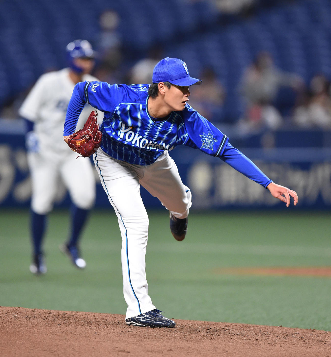プロ野球中日対DeNA　2回裏、力投するDeNA先発の坂本裕哉（撮影・森本幸一）