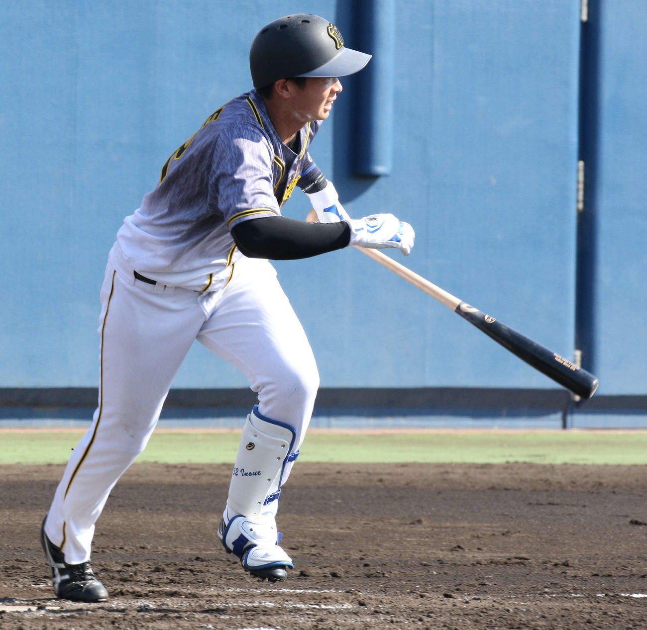 ウエスタン・リーグ　オリックス対阪神　4回表阪神無死、遊失で出塁する井上（撮影・渦原淳）