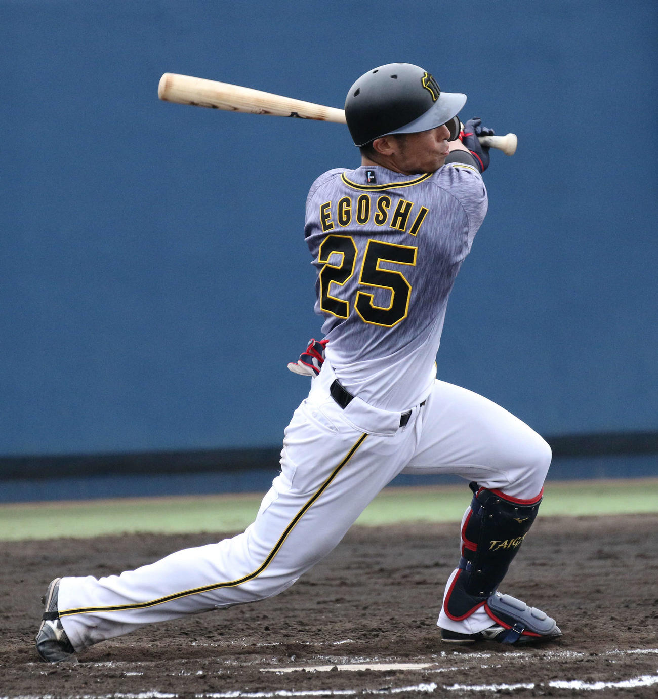 2軍オリックス戦の7回、阪神江越はソロ本塁打を放つ（撮影・渦原淳）