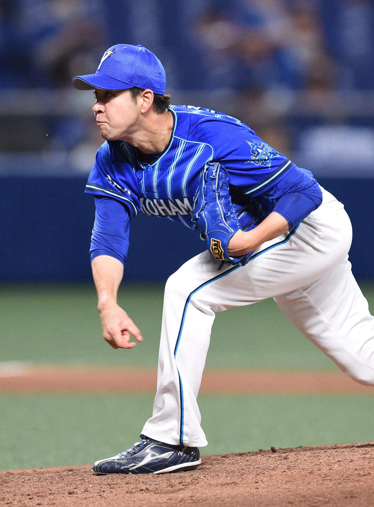 プロ野球中日対DeNA　4回裏、力投するDeNA先発の平良拳太郎（撮影・森本幸一）