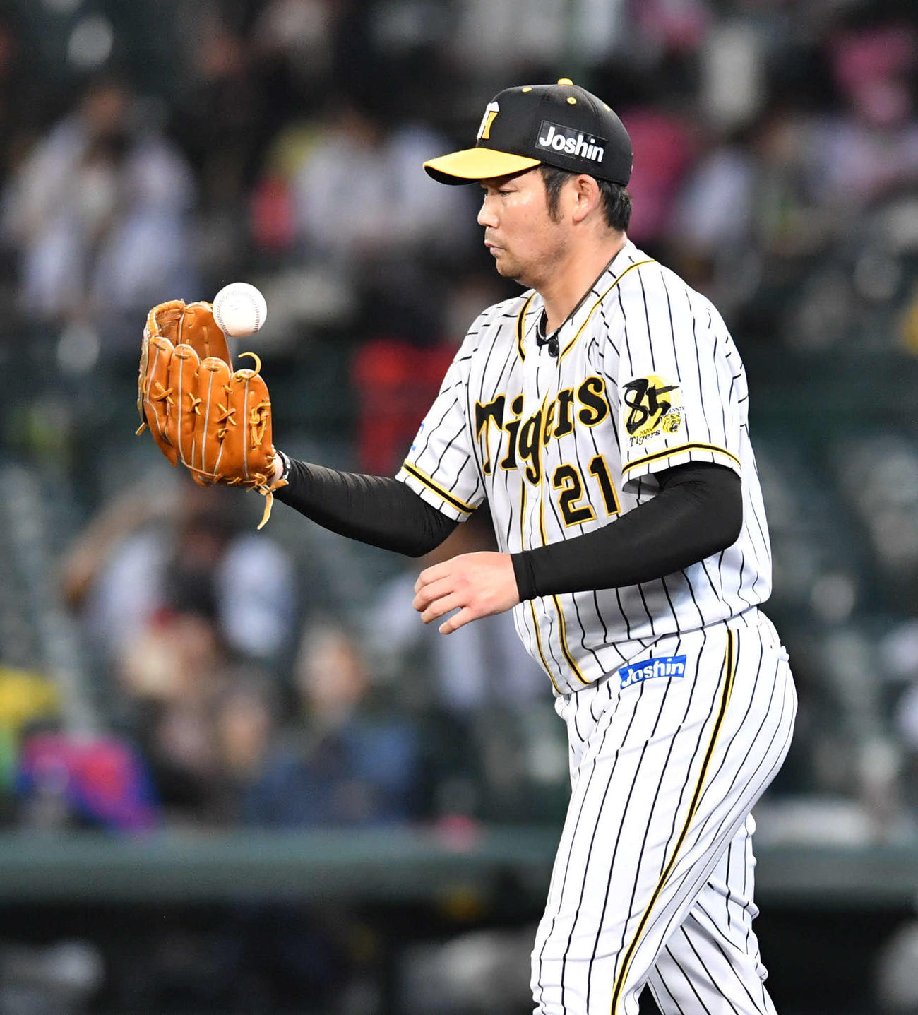 阪神対広島23回戦　3回表広島2死三塁、打席に長野久義を迎える岩田稔（撮影・岩下翔太）