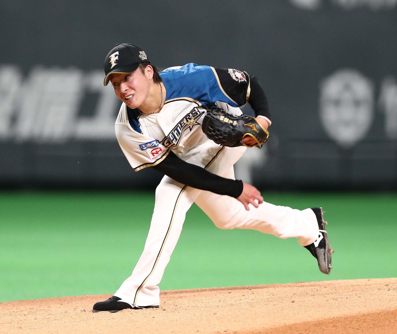日本ハム対ソフトバンク　日本ハム先発の吉田輝（撮影・黒川智章）