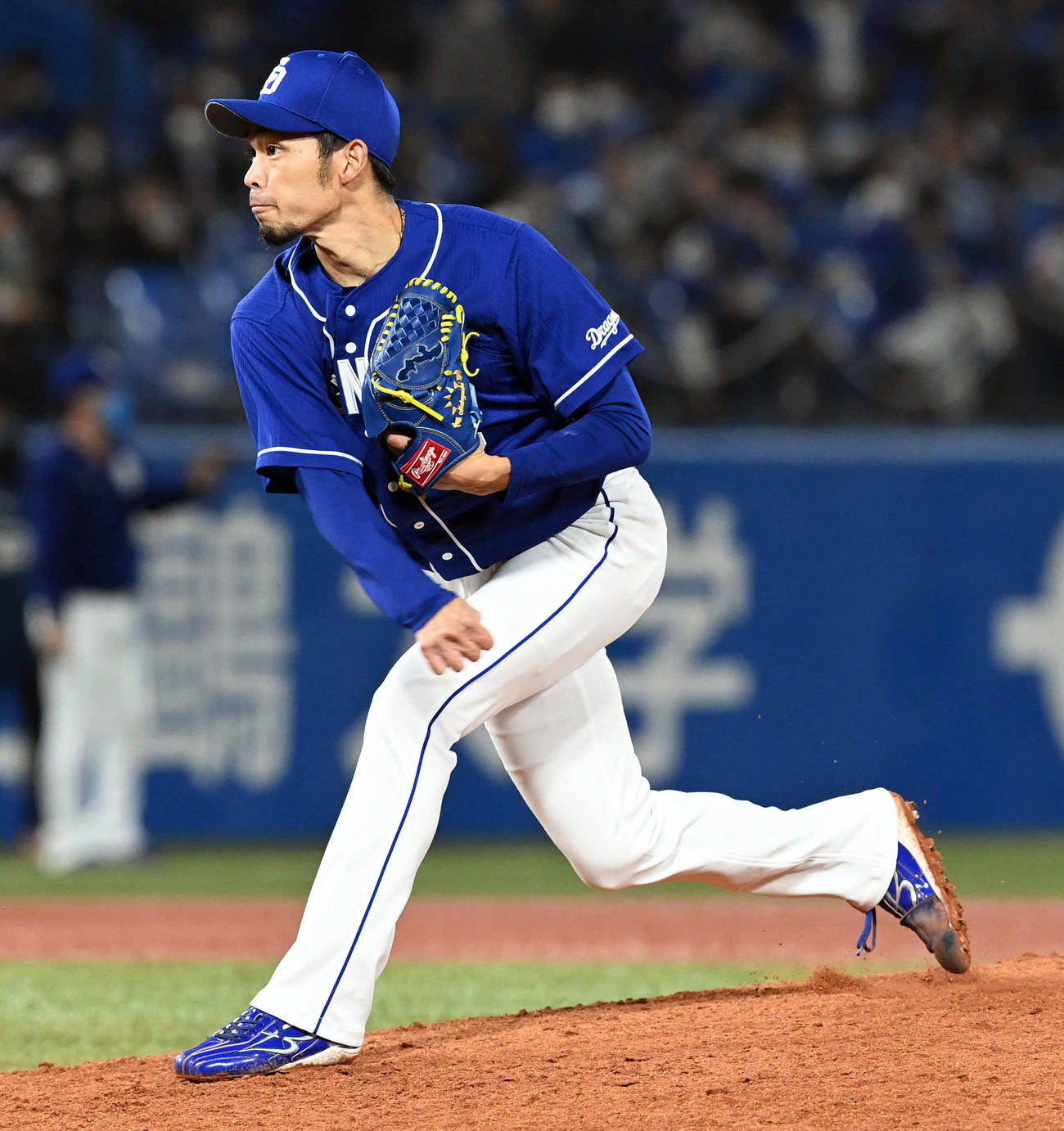 5回途中からマウンドに上がった中日又吉（撮影・たえ見朱実）