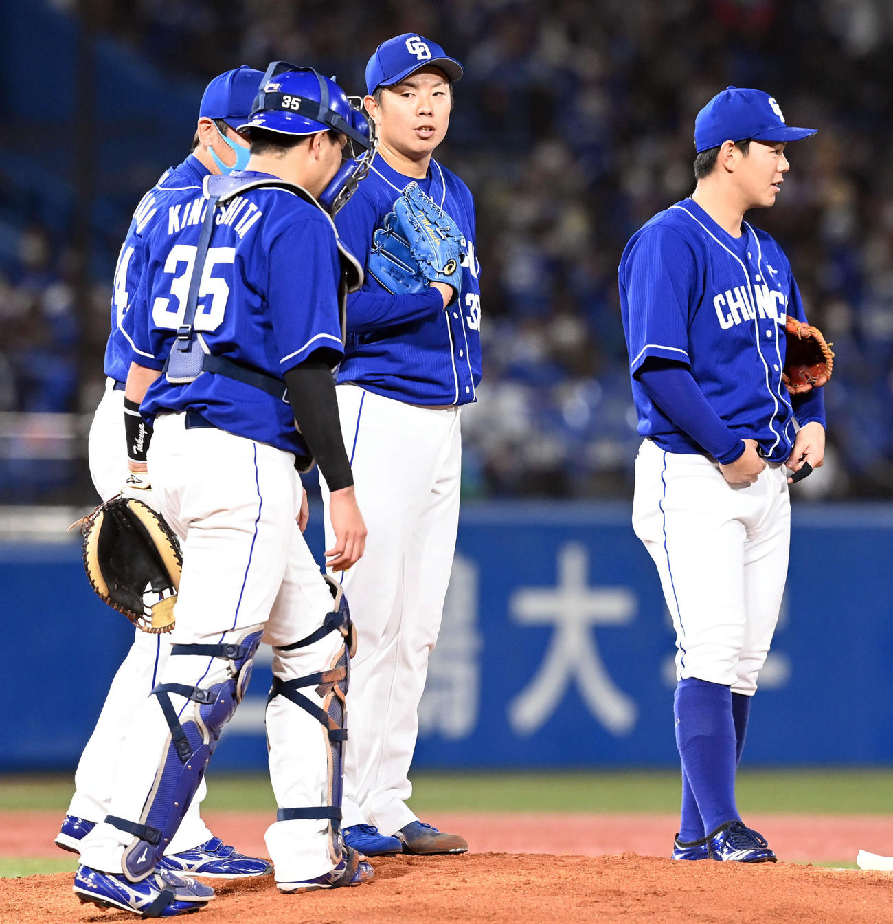 ヤクルト対中日　2回裏、4失点する中日先発の松葉（撮影・たえ見朱実）