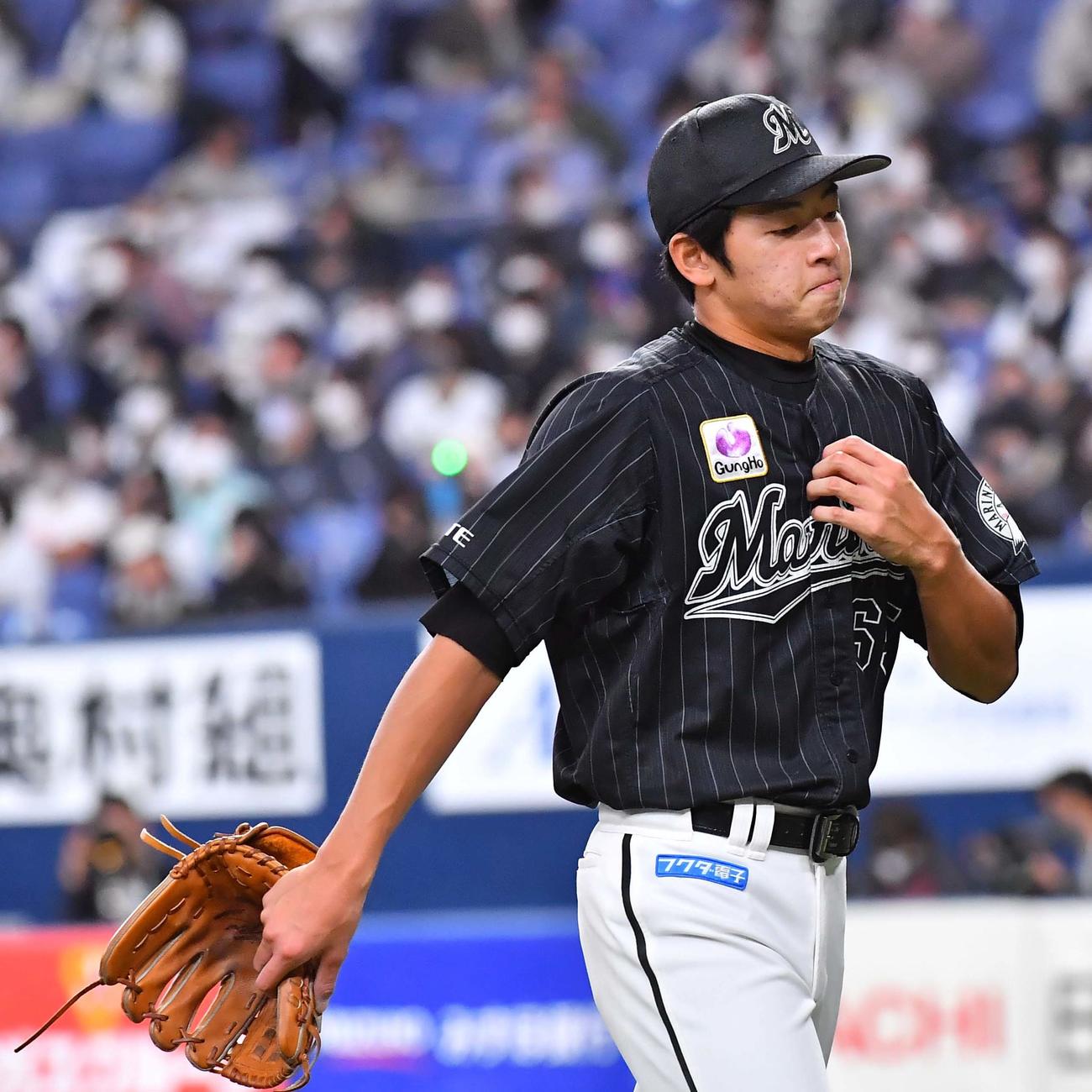 オリックス対ロッテ　4回途中2失点で降板するロッテ古谷（撮影・上田博志）