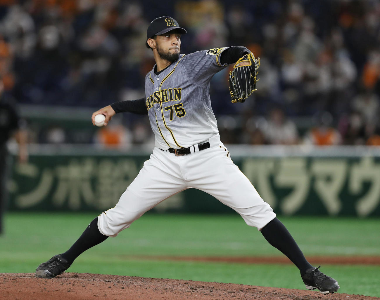 巨人対阪神　9回裏、阪神4番手で登板し試合を締めたロベルト・スアレス（撮影・前田充）