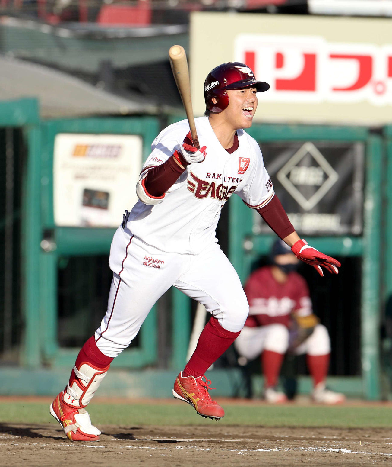 楽天対日本ハム　4回裏楽天1死三塁、田中貴はプロ初安打初打点となる右前適時打を放つ（撮影・佐藤翔太）