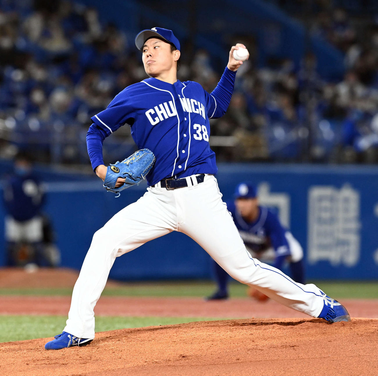 ヤクルト対中日　力投する中日の先発松葉（撮影・たえ見朱実）