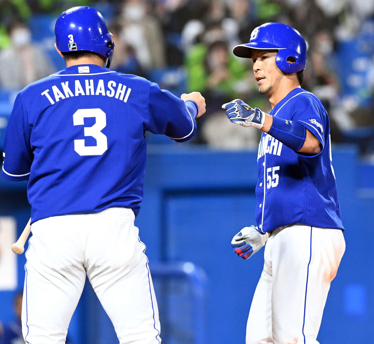 ヤクルト対中日　4回表中日無死一塁、左越えに2点本塁打を放った福田（撮影・たえ見朱実）