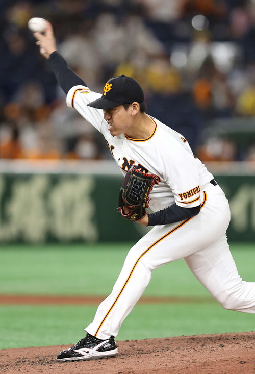 巨人対阪神　6回表に巨人2番手で登板した桜井（撮影・河野匠）