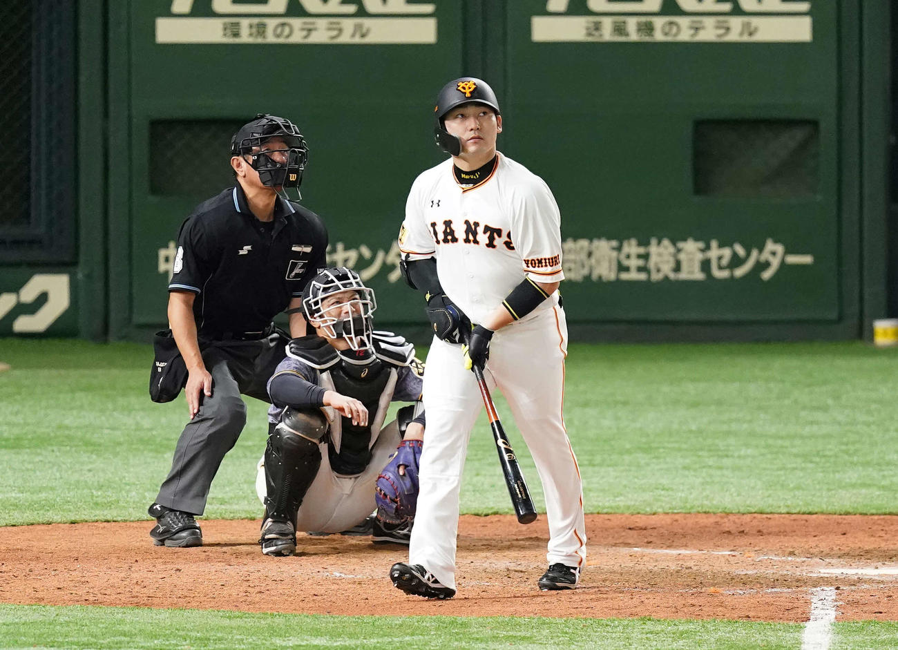 巨人対阪神　9回裏巨人2死一塁、右越え2点本塁打を放つ丸（撮影・鈴木みどり）
