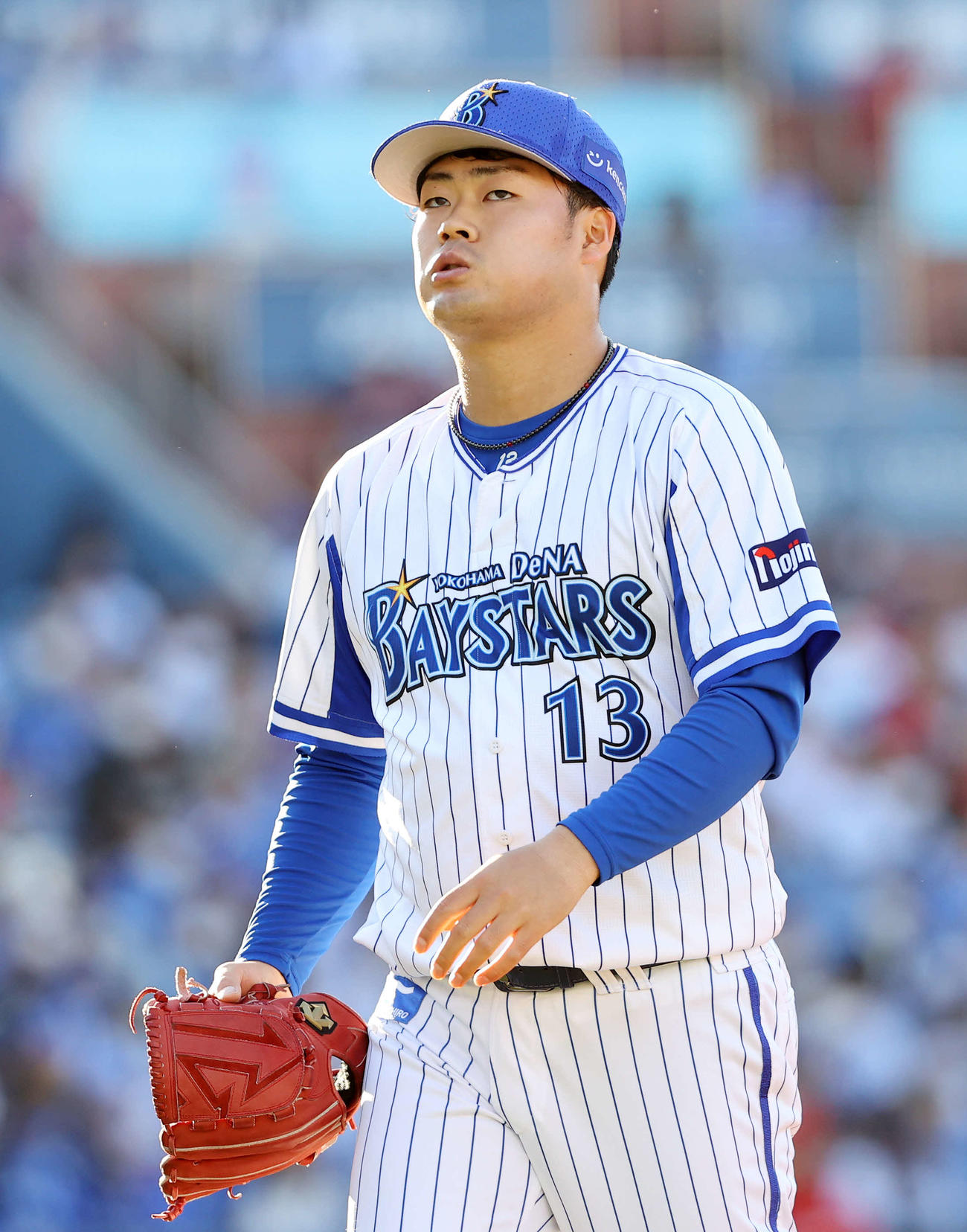 DeNA対広島　5回表、広島の攻撃を抑え引き揚げるDeNA伊勢（撮影・鈴木正人）