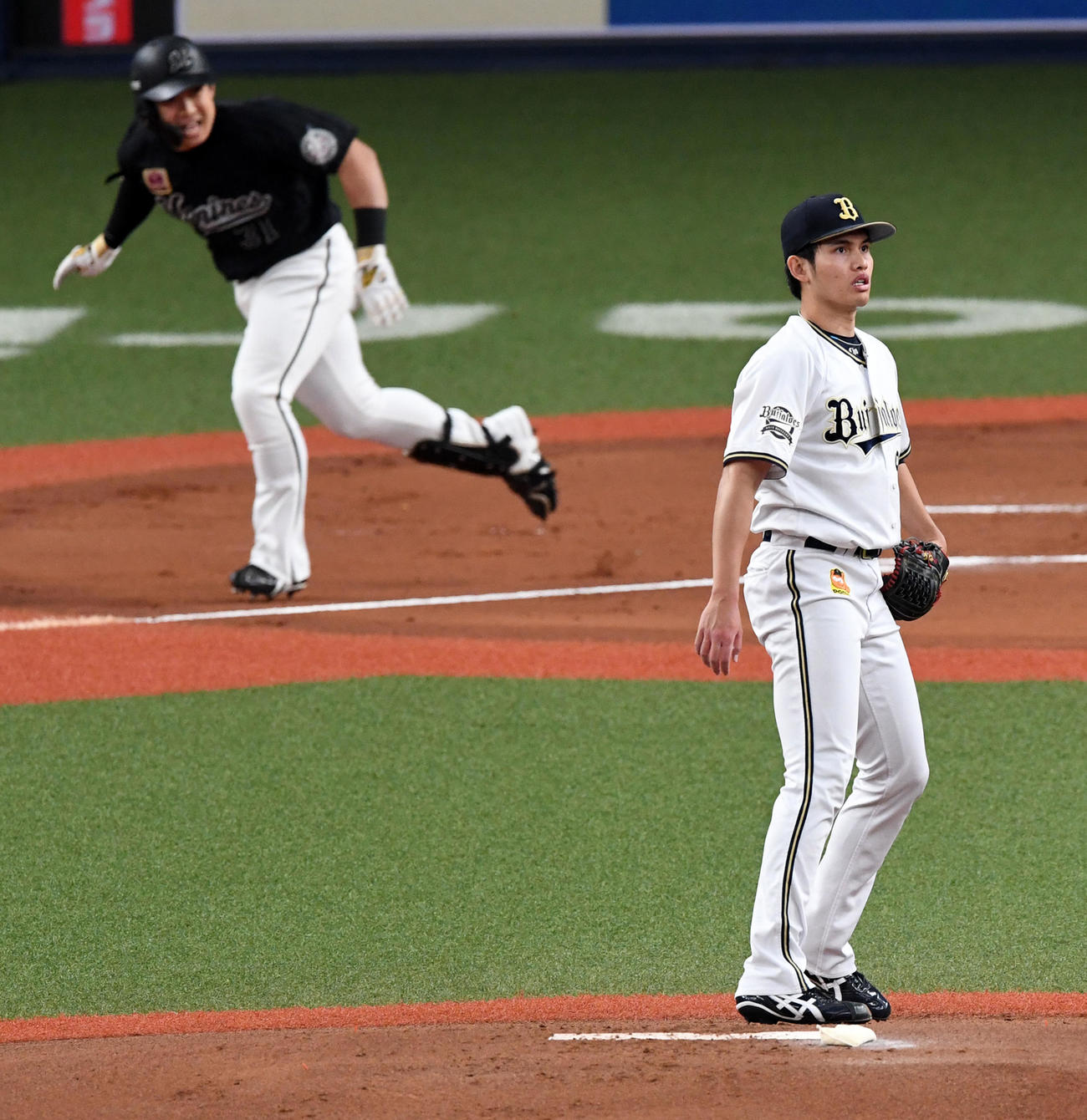 オリックス対ロッテ　1回表ロッテ2死一、二塁、菅野に先制の左前適時打を打たれた張奕（撮影・前岡正明）