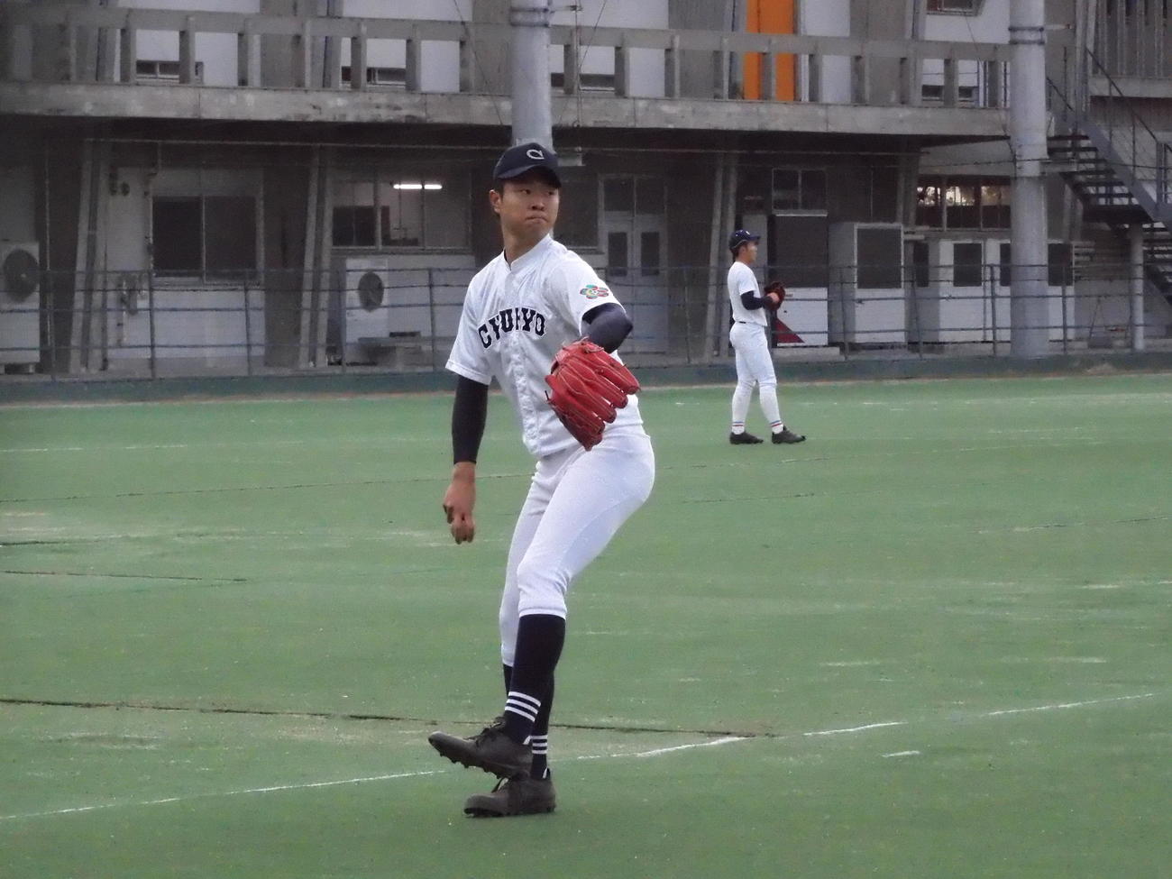 キャッチボールを行う中京大中京の高橋宏斗投手（2020年10月21日撮影）