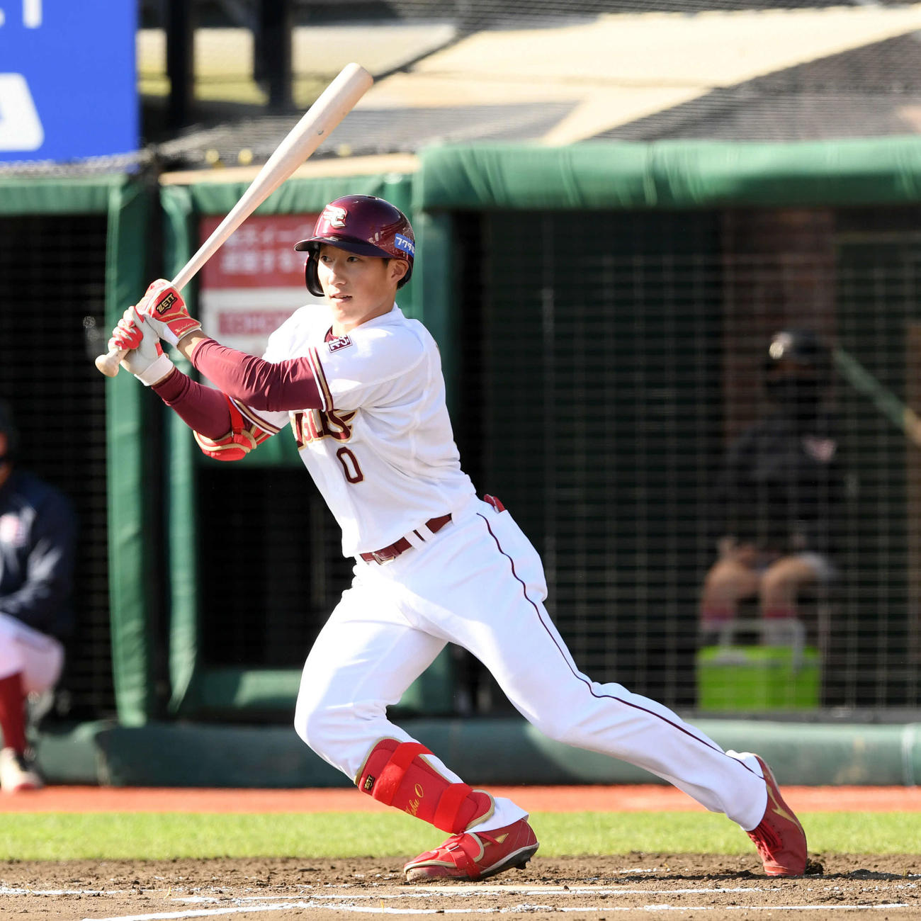 楽天対日本ハム　2回裏楽天1死二、三塁、小深田は左前2点適時打を放つ（撮影・滝沢徹郎）