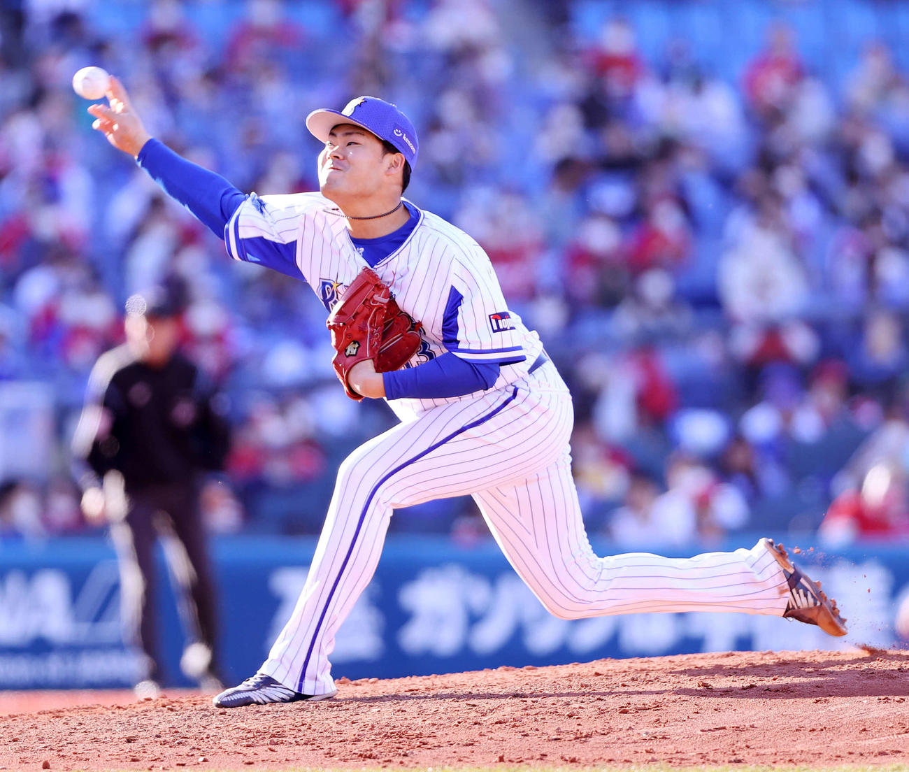 DeNA対広島　2番手で力投するDeNA伊勢大夢（撮影・鈴木正人）